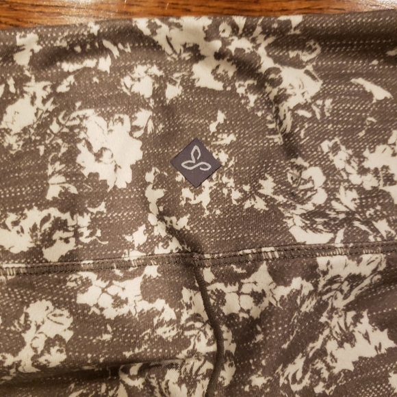 PrAna Pillar Workout Capri Moisture Wick Leggings - Size M - Picture 5 of 5